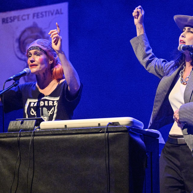 Koncert freak folkového amerického dua CocoRosie (sestry Sierra Rose ”Rosie” Casadyová a Bianca Leilani ”Coco” Casadyová), které slaví 20 let na hudební scéně, 12. srpna 2024, Praha.,Image: 898070727, License: Rights-managed, Restrictions:, Model Release: no, Credit line: Šimánek Vít/ČTK/Profimedia