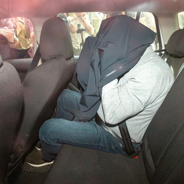 Dovođenje uhićenih Koste Kostanjevića i Slavka Galića na ispitivanje u USKOK