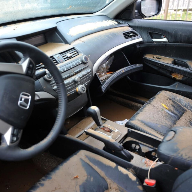 Napušteni auto, ilustracija