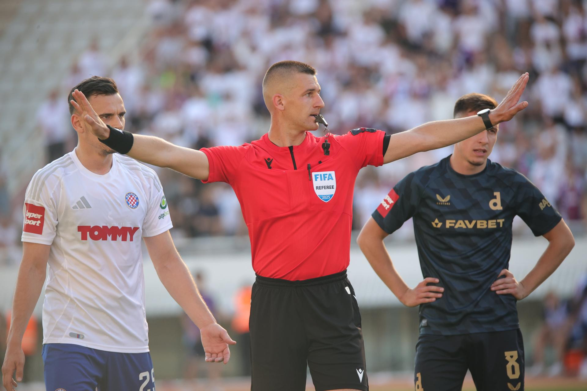 Sportske novosti - Detaljna analiza kako je sudac Erceg odradio posao na  vrućem poljudskom derbiju. Oglasio se i Bruno Marić