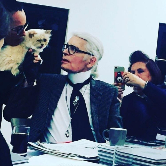 Karl Lagerfeld i njegova ljubimica
 