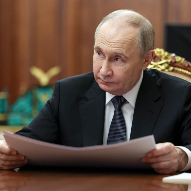 Nije lako sugovorniku kad ga ruski predsjednik Vladimir Putin tako pogleda 