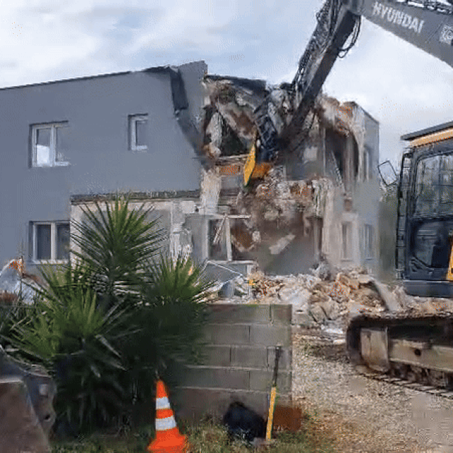 Rušenje kuća u Medulinu