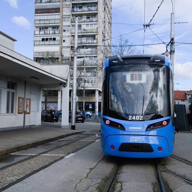 Na ulice je izašao četvrti novi Končarev tramvaj