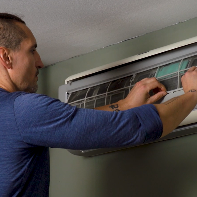 Filter klima uređaja jednostavno je izvaditi i očistiti