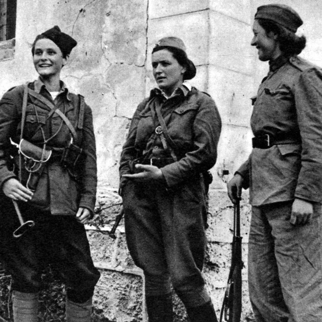 Fotografija mladih jugoslavenskih partizanki