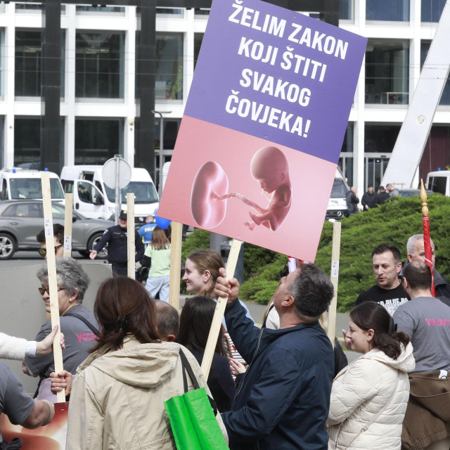 Sudionici su istaknuli brojne transparente