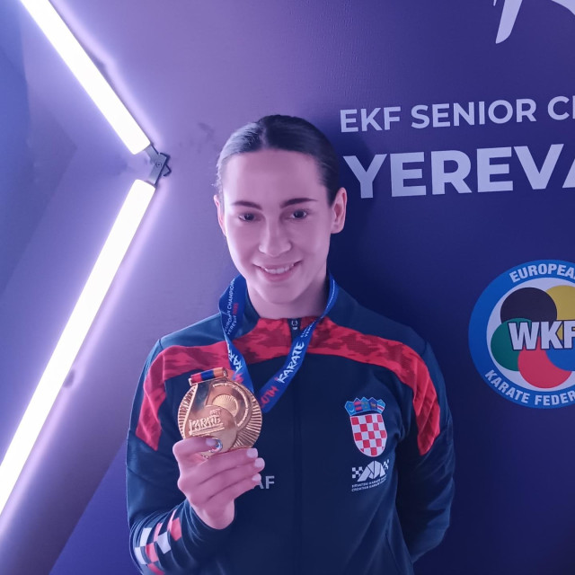 Ema Sgardelli sa svojim drugim europskim zlatom