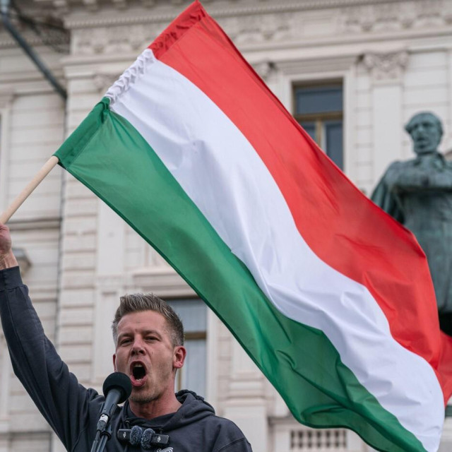 Viktor Orban i njegova vladajuća stranka uporno gube naklonost birača i sve se više čini kako će na izborima sljedećeg proljeća novi predsjednik vlade biti čovjek na slici- Peter Magyar