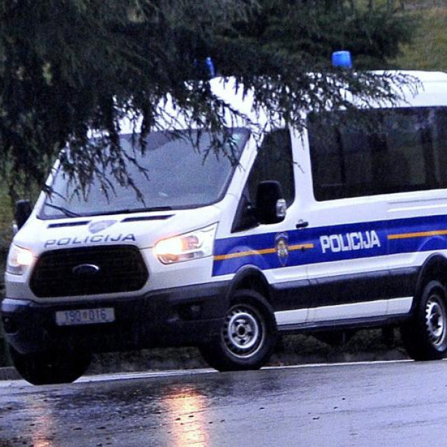 Ilustracija, policijski kombi