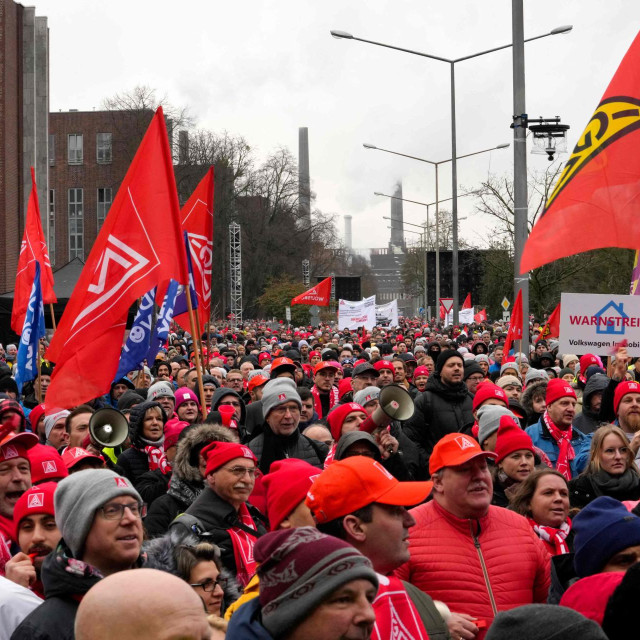 Štrajk zaposlenika njemačkog proizvođača automobila Volkswagena u Wolfsburgu održao se početkom prosinca 2024. godine