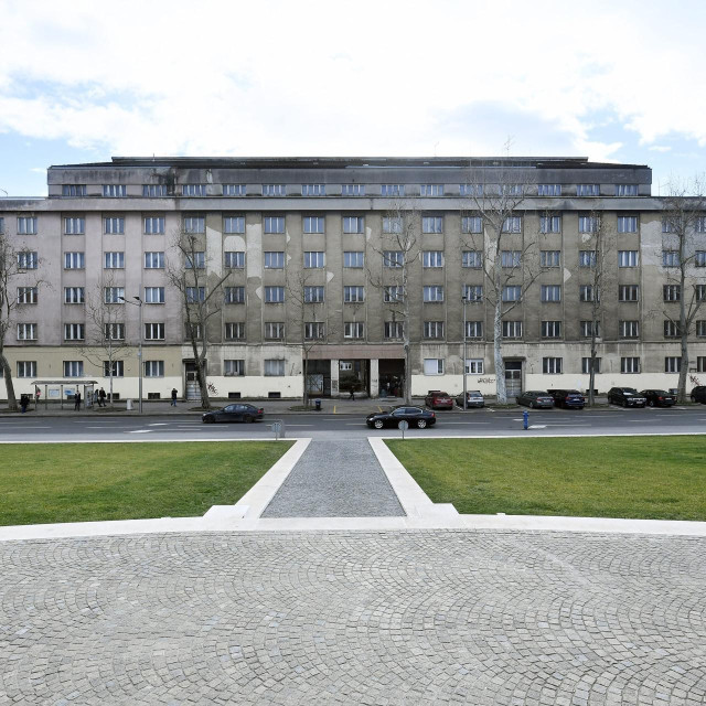 Zgrada na Trgu žrtava fašizma u kojoj je bio Studentski dom Ivan Meštrović (ranije Moša Pijade)