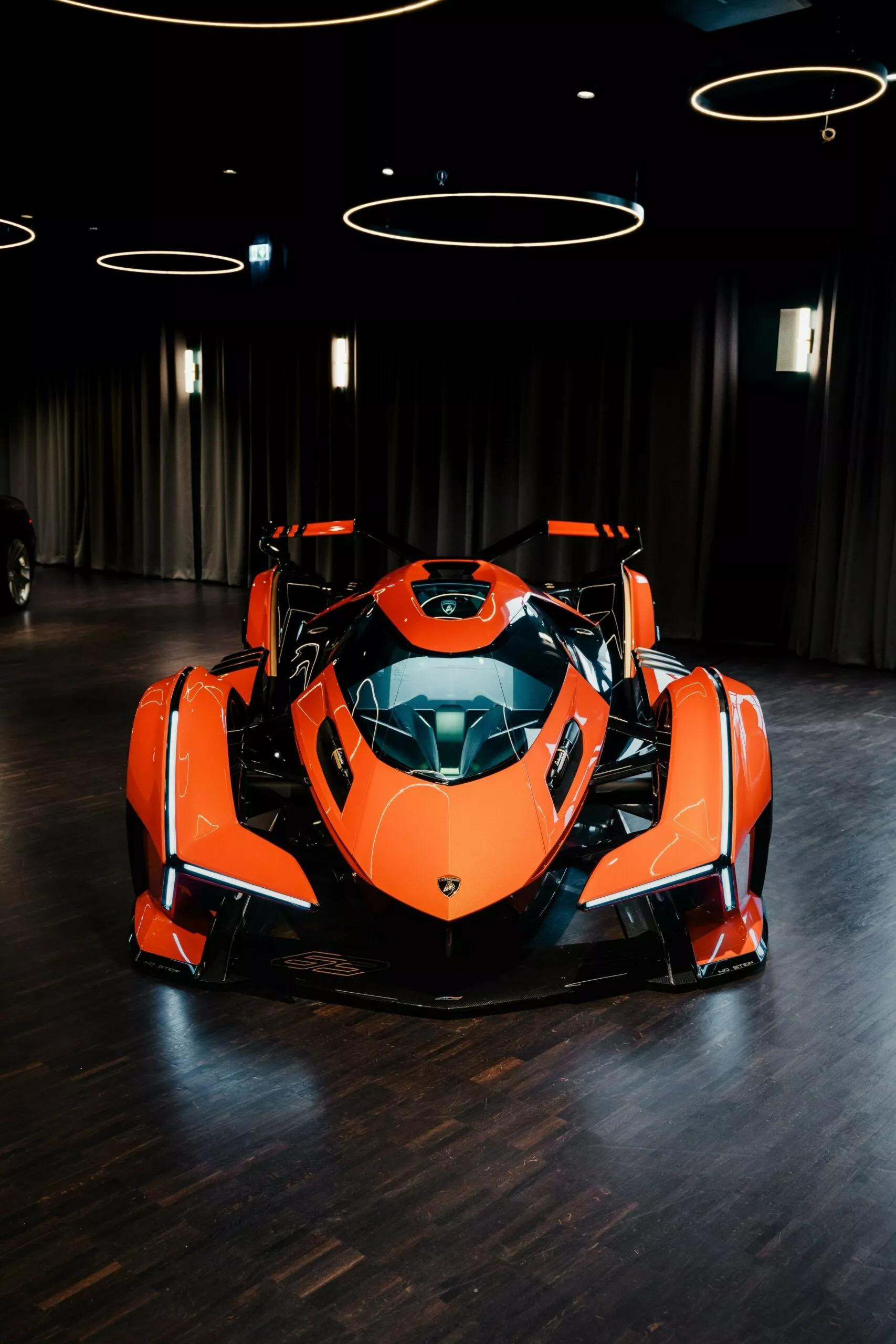 Lamborghini oživilo futuristický koncept Vision GT. Nový dizajn v oranžovej farbe ukazuje, čo by sa stalo, keby značka nemusela rešpektovať žiadne limity.
