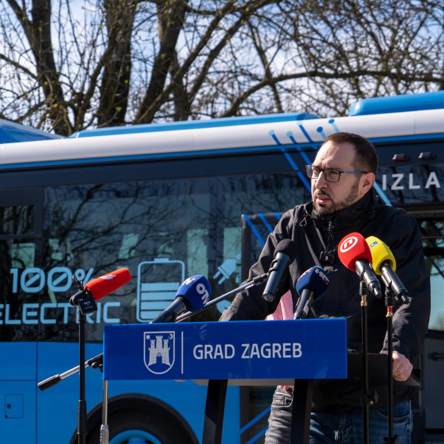 U Zagrebu već prometuju četiri električna autobusa nakon što ih je na prigodnoj prezentaciji predstavio gradonačelnik Tomislav Tomašević