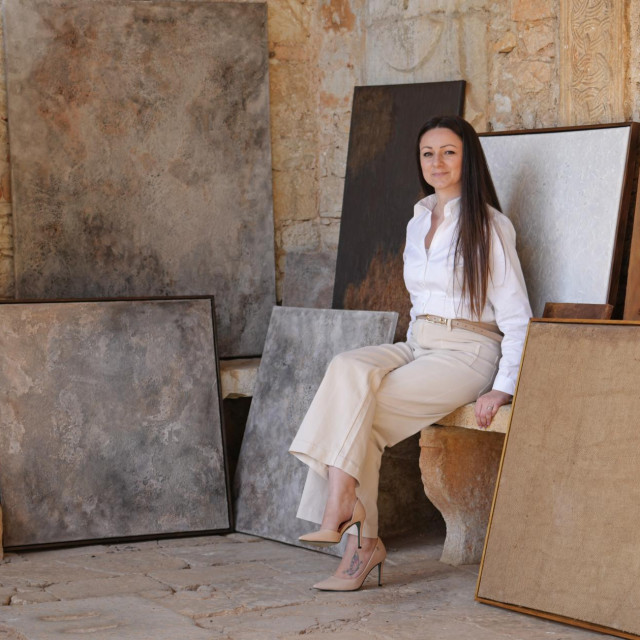 Autorica Luana Mihelić Terlević stvara reljefne dekorativne slike koje u sebi nose priču