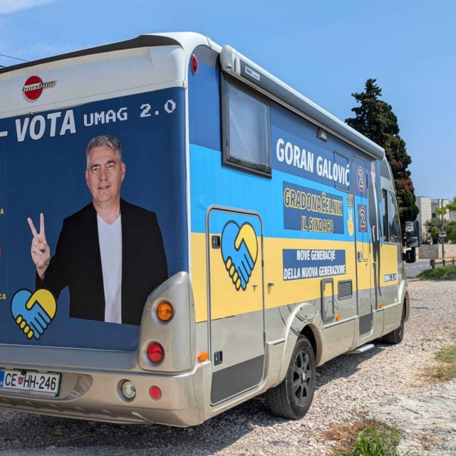 Goran Galović, predizborna promidžba na vozilu slovenskih registracija, umaški kandidat za gradonačelnika,