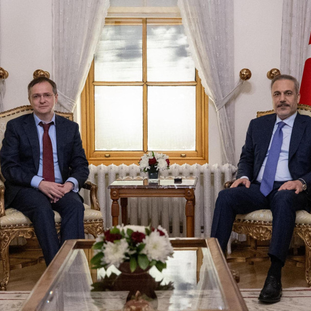 Vladimir Medinski (lijevo) i Hakan Fidan (desno)
