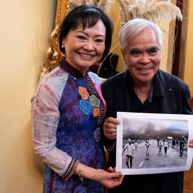 Kim Phuc Phan Thi, poznata kao ”Napalm Girl,” i fotograf Nick Ut