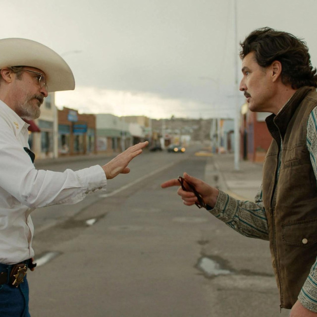 Joaquin Phoenix i Pedro Pascal u filmu ‘Eddington‘