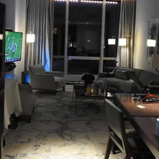 Hotelska soba Seana Combsa