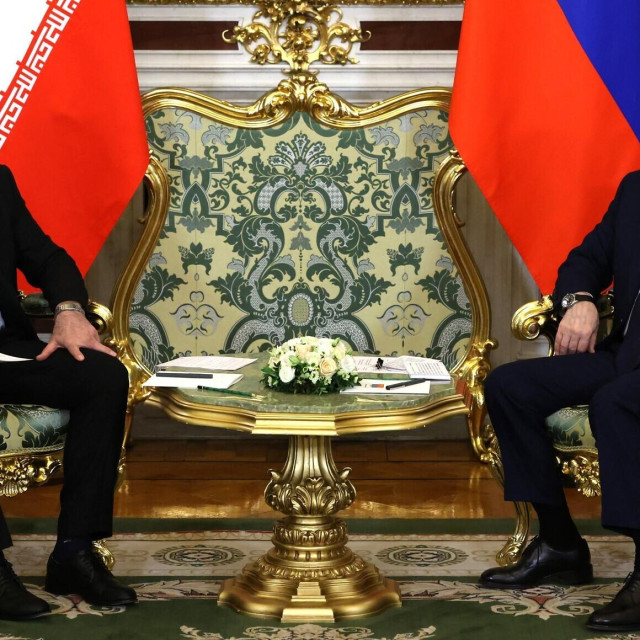 Masud Pezeškijan i Vladimir Putin