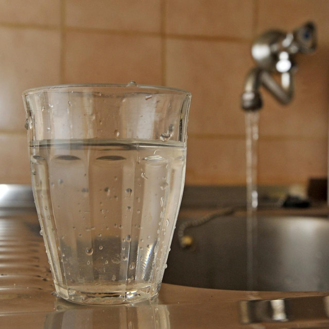 Ravnateljica kaže da čistačice dijele čaše vode