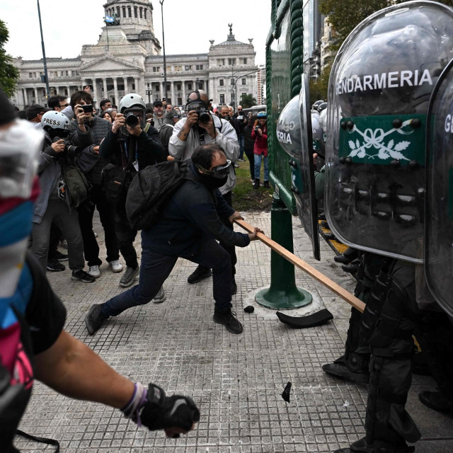 Prosvjed aktivista i umirovljenika u Buenos Airesu