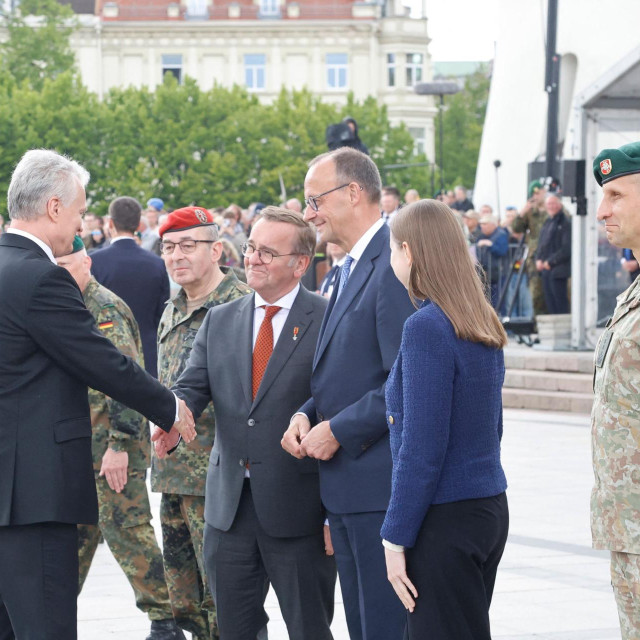 Litavski predsjednik Gitanas Nauseda, njemački ministar obrane Boris Pistorius, general Bundeswehra Carsten Breuer,  kancelar Friedrich Merz i litavski ministar obrane Dovile Sakaliene