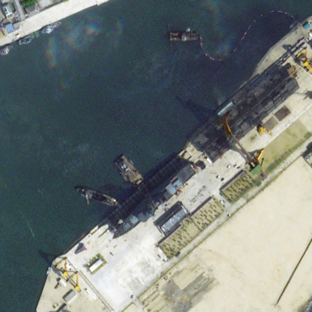 This satellite image taken on May 20, 2025 and received on May 22, 2025 by Planet Labs PBC shows a new North Korean warship at the harbour ahead of its launch in Chongjin. A major accident occurred at the launch ceremony for a new North Korean naval destroyer, state media reported on May 22, with leader Kim Jong Un calling the mishap a ”criminal act”. (Photo by Handout/Š 2025 PLANET LABS PBC/AFP)/RESTRICTED TO EDITORIAL USE - MANDATORY CREDIT ”AFP PHOTO/Š 2025 PLANET LABS PBC ” - NO MARKETING NO ADVERTISING CAMPAIGNS - DISTRIBUTED AS A SERVICE TO CLIENTS