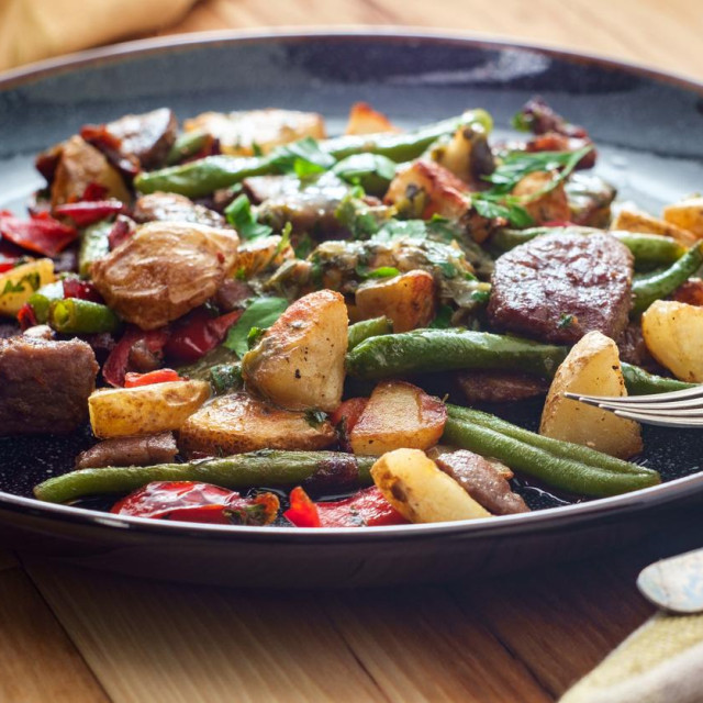 Chimichurri verde grilled steak and potatoes with red bell pepper and green beans