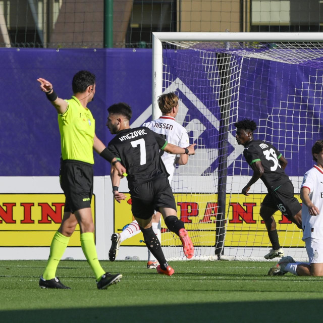 Borna Knezović slavi gol protiv Milana