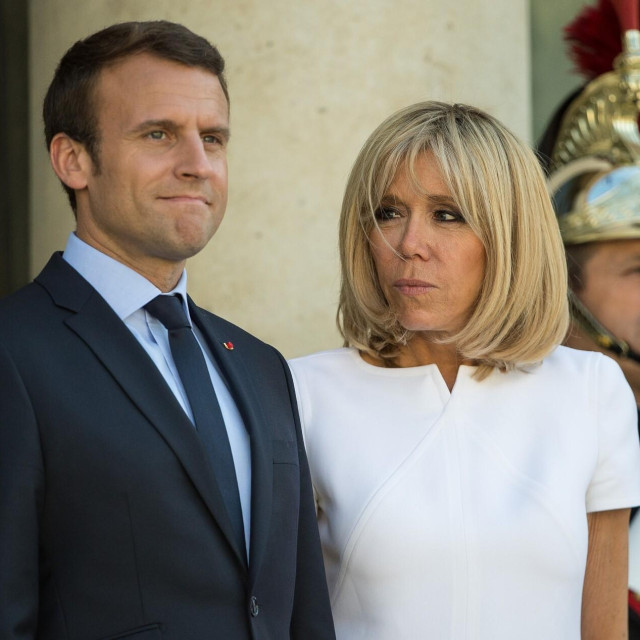 Emmanuel i Brigitte Macron 2017. godine u Elizejskoj palači