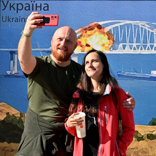 Slavlje Ukrajinaca nakon napada na most na Krimu