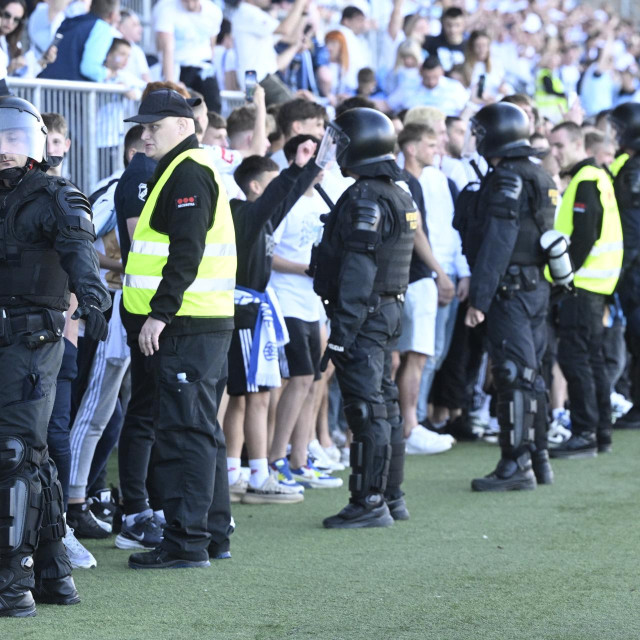 Navijači i policija na Rujevici