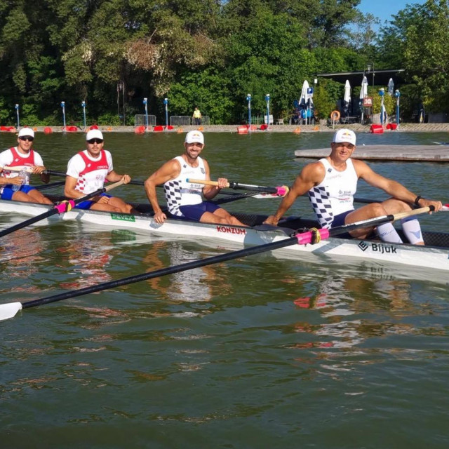 Spremni odmah napasti medalju - slijeva Patrik Lončarić, Anton Lončarić, Martin Sinković i Valent Sinković