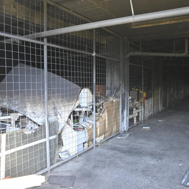 Zgarište nakon velikog požara koji je izbio u bolnici Blato