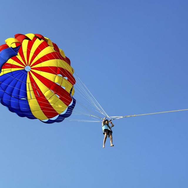 Parasailing/Ilustracija