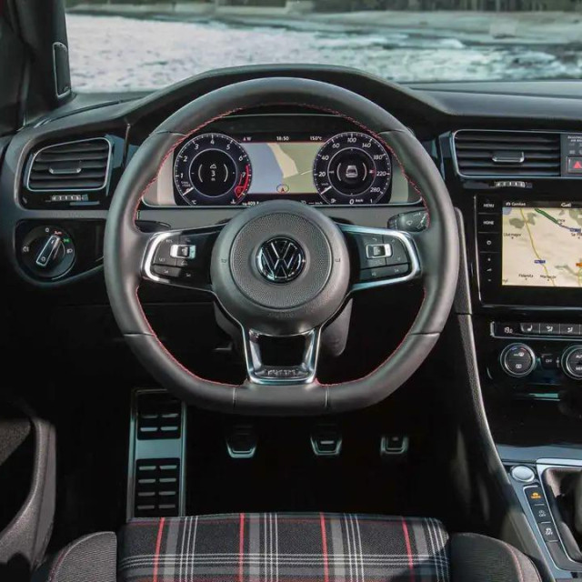 Golf GTI iz 2017. godine s puno tipki, ilustracija