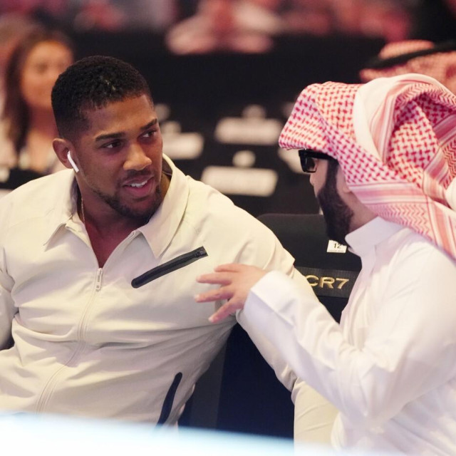 Anthony Joshua i Turki Alalshikh