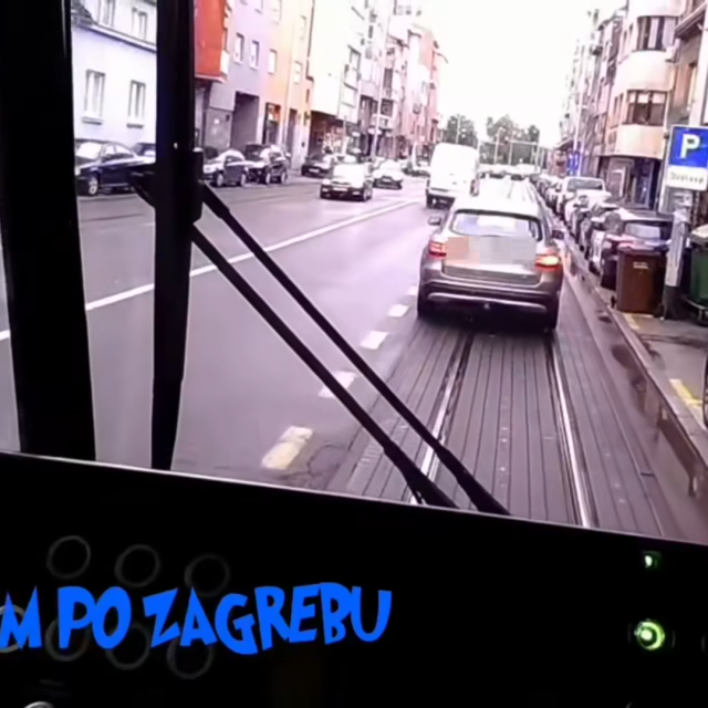 Mercedes na žutoj traci u Ozaljskoj