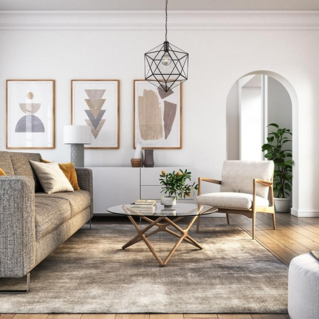 Pravilo 3-5-7 u uređenju može pomoći i s rasporedom namještaja, jer uspostavlja ravnotežu kroz asimetriju, kao što se vidi u ovoj dnevnoj sobi.