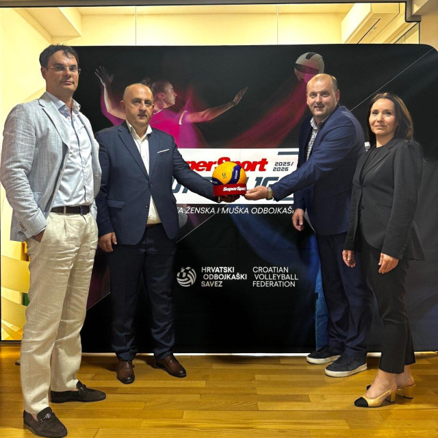 Radim Haluza, Goran Đurić iz SuperSporta, Frane Žanić i Valentina Bifflin iz HOS-a na potpisivanju ugovora HOS-a i SuperSporta