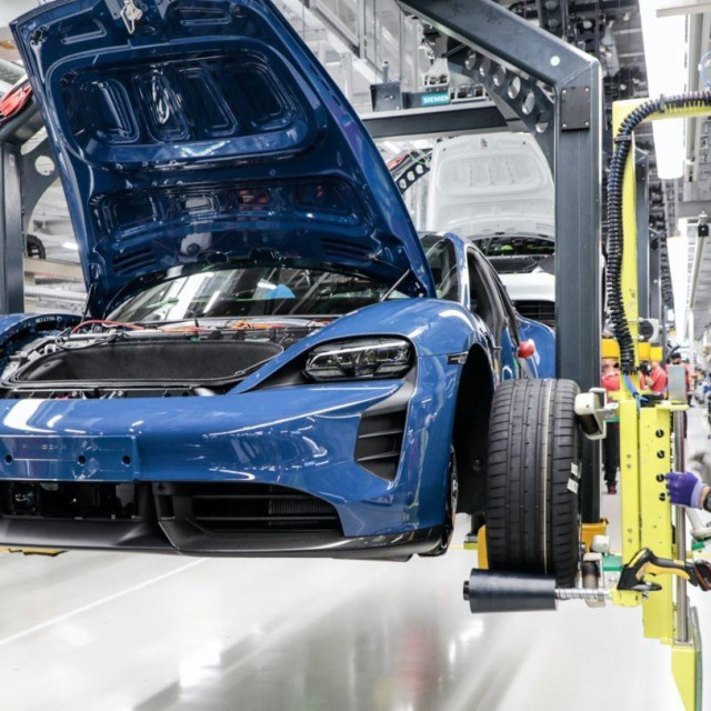 Porsche taycan