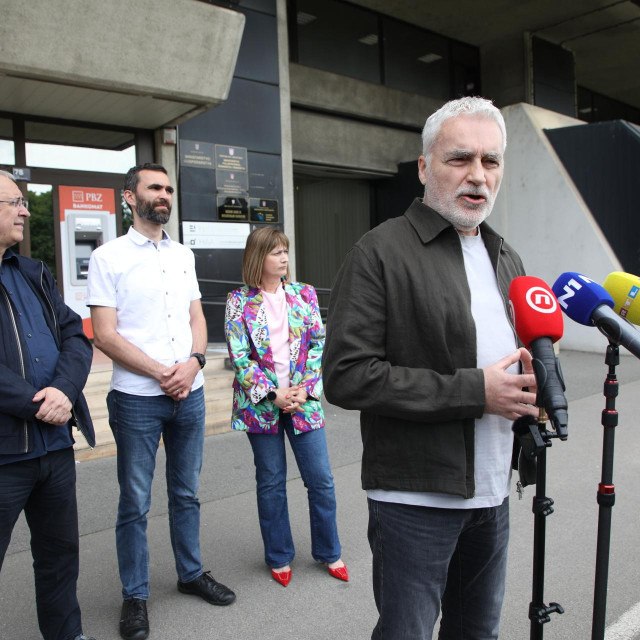 Zrinko Turalija ispred mikrofona