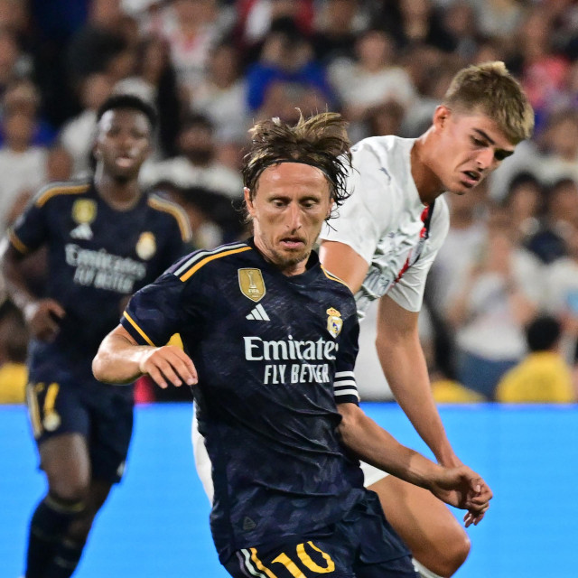 Luka Modrić protiv Milana i Charlesa De Ketelaerea u ljeto 2023.