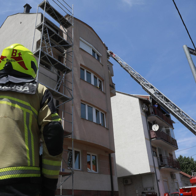Intervencija vatrogasaca na mjestu požara