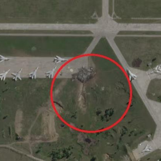 Satelitski snimak jednog od uništenih aviona