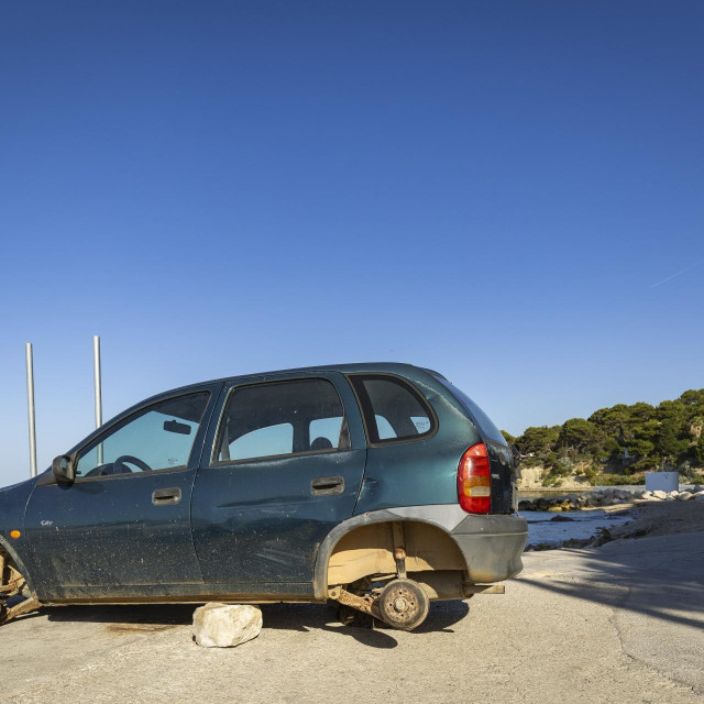 Split: Postavljena barikada na ulazu na plažu Firule