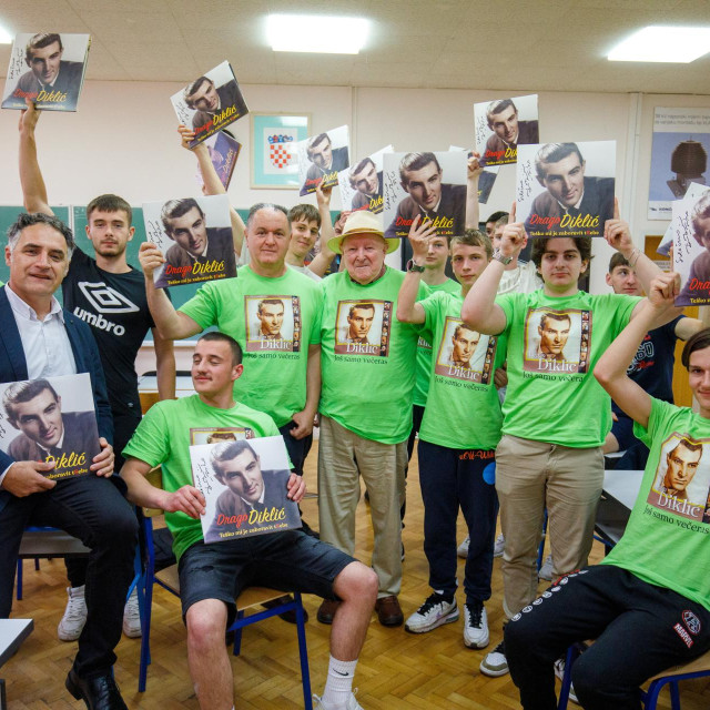 Drago Diklić i srednjoškolci