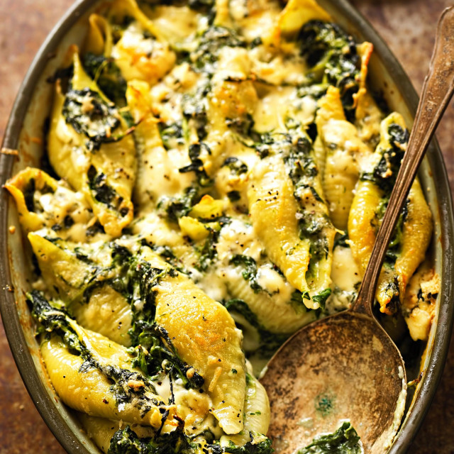 Spinach jumbo seashell pasta with parmesan and blue cheese bake